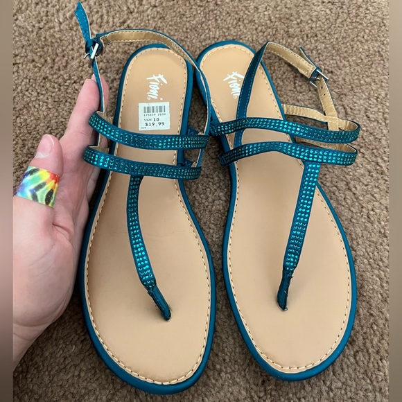 Sandals - Picture 2 of 3